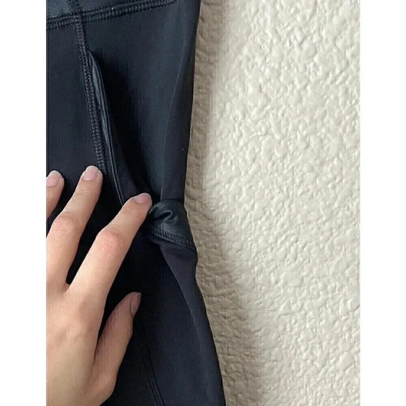 Lululemon Chase Me Crop II Black Faux Leather Trim Size 4 Mesh Workout Gym - Picture 5 of 12